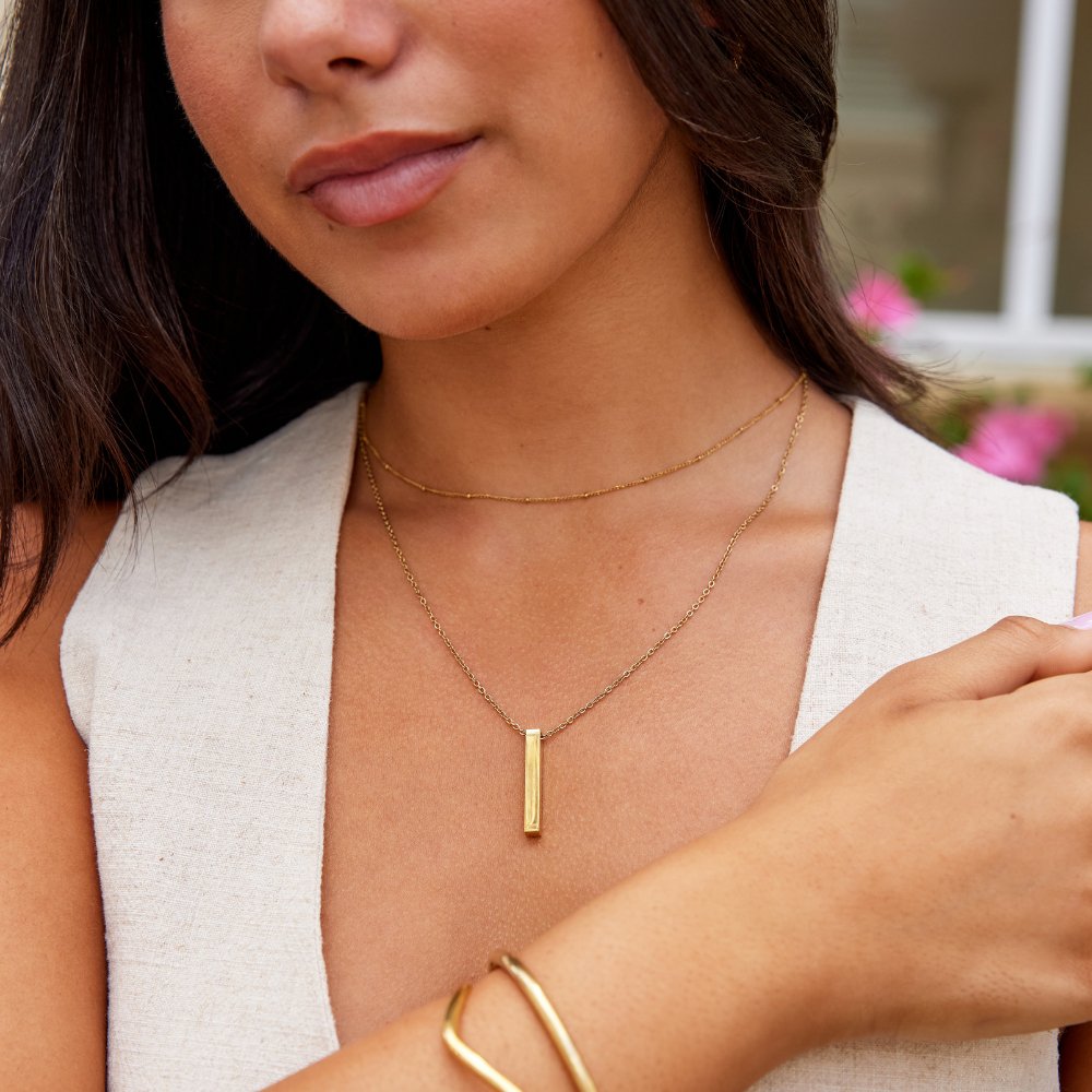 Collar Lala con medallón dorado