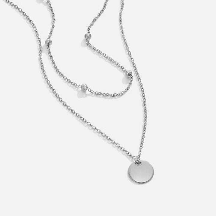 Collar plateado con medallones