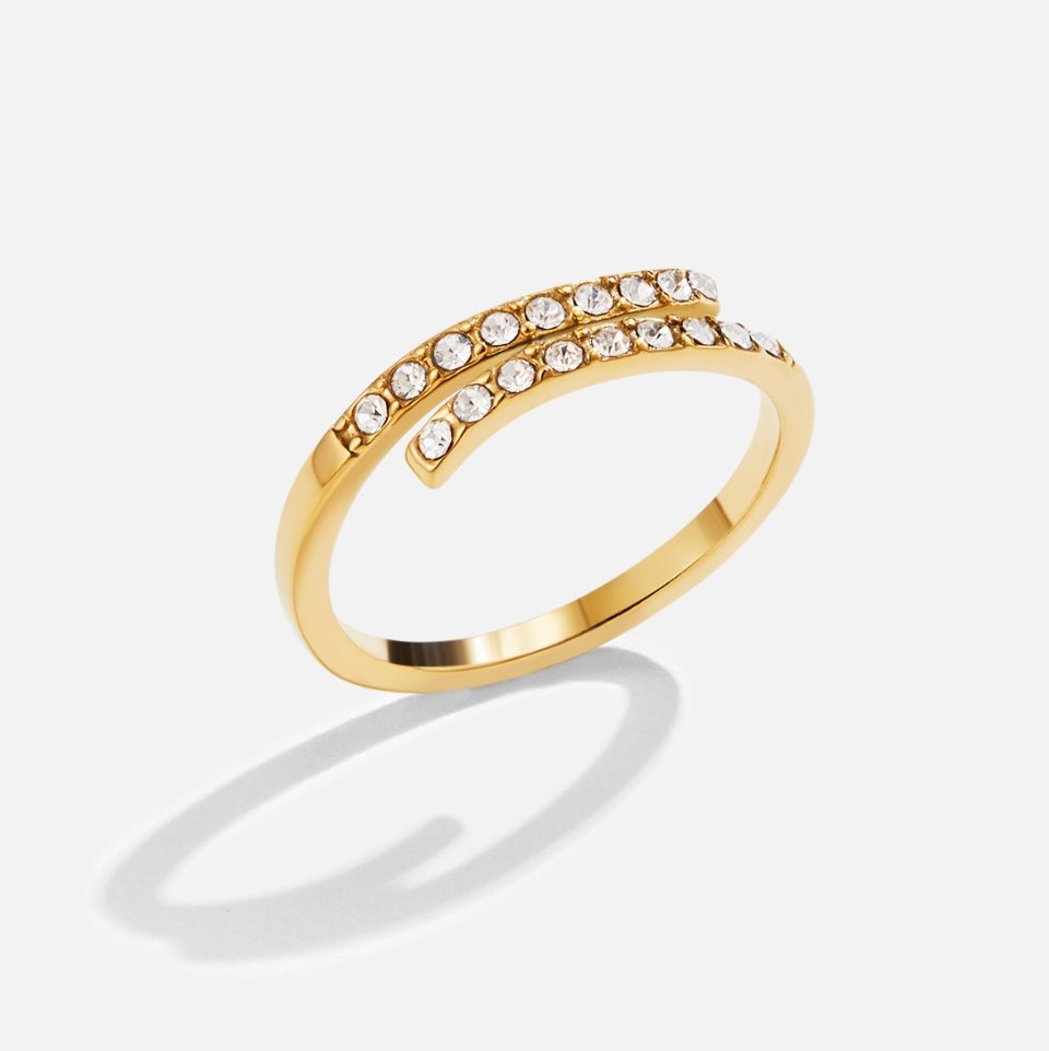 Anillo dorado y cristal multifila envolvente