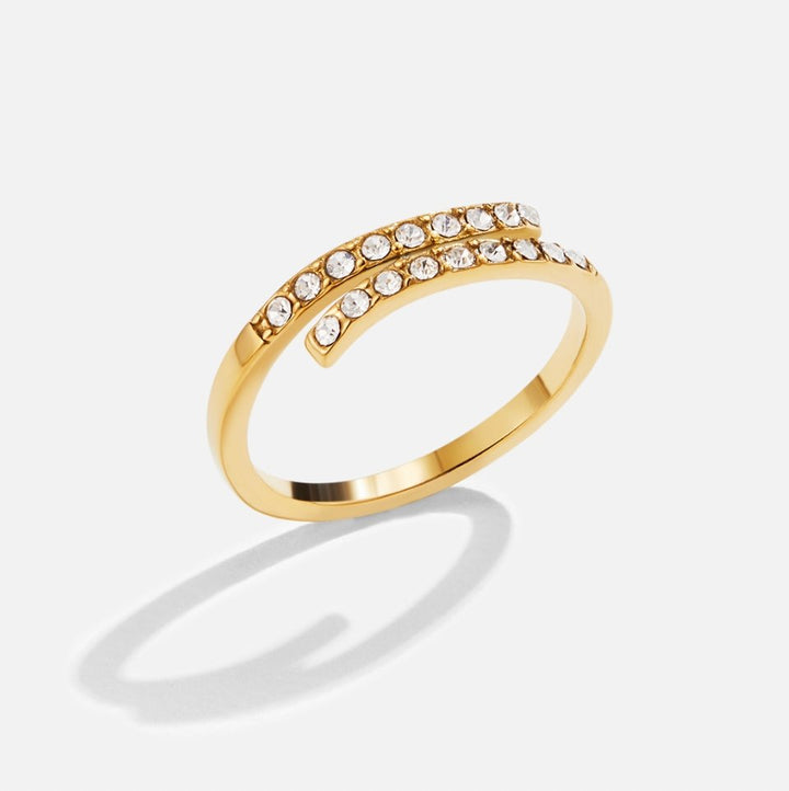 Anillo dorado y cristal multifila envolvente