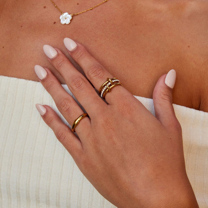 Anillo texturizado dorado Kaili