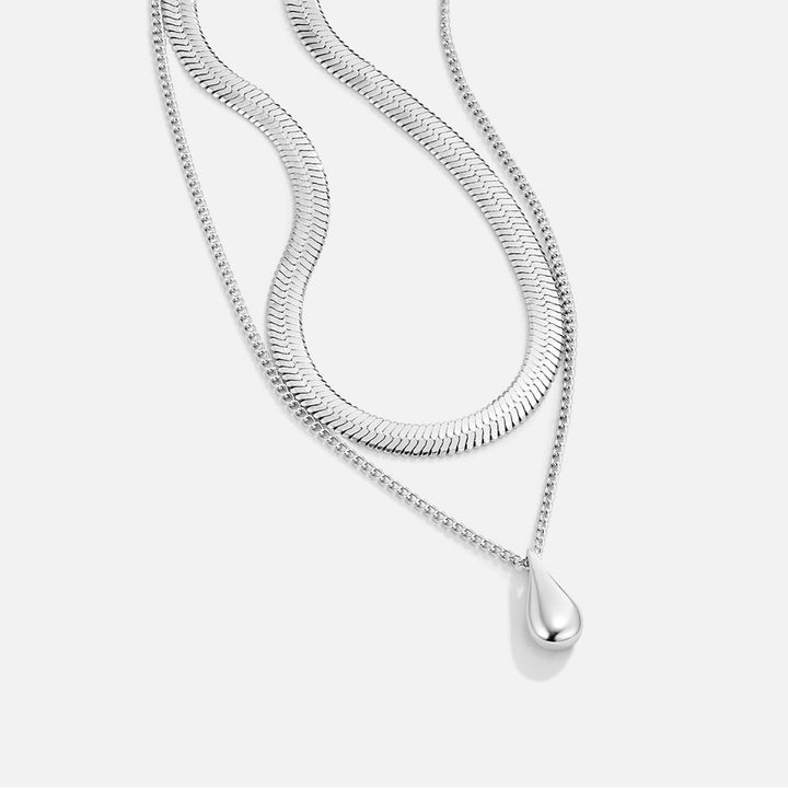 Collar plateado multicapa Bella con gota