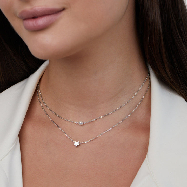 Collar de plata multicapa con estrella y perla