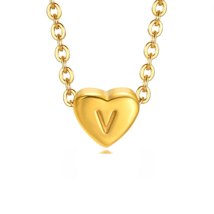 Collar con corazón e inicial