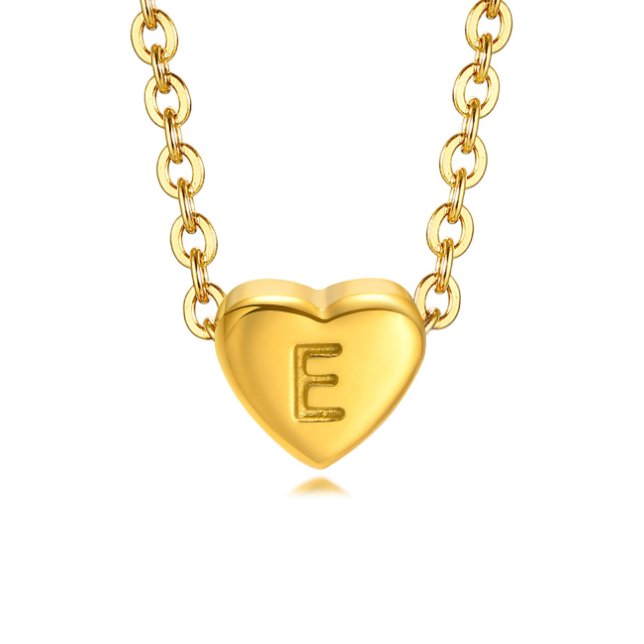 Collar con corazón e inicial