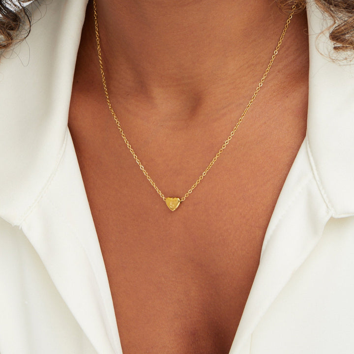 Collar con corazón e inicial