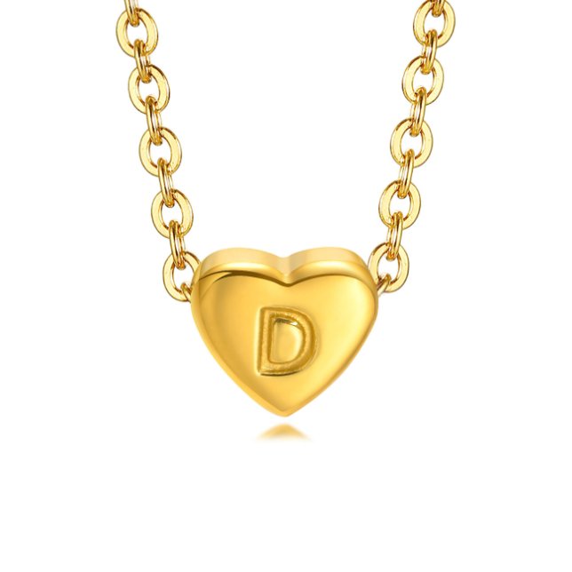 Collar con corazón e inicial