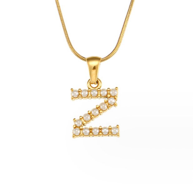 Collar con letras y perlas