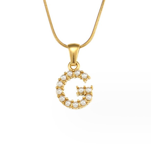 Collar con letras y perlas