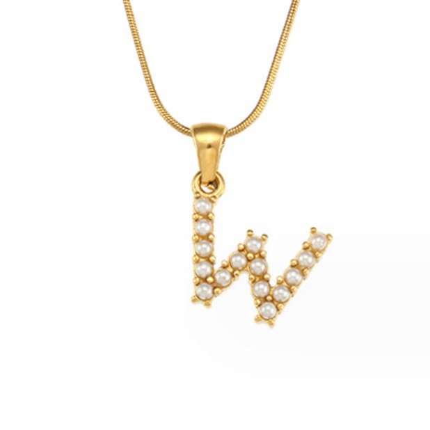 Collar con letras y perlas
