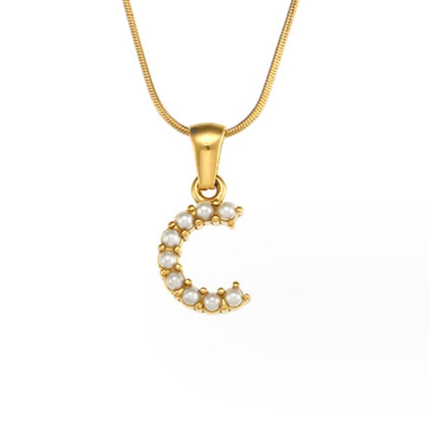 Collar con letras y perlas