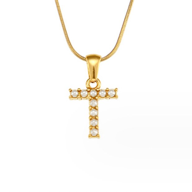 Collar con letras y perlas