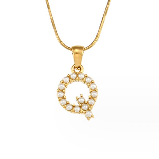 Collar con letras y perlas