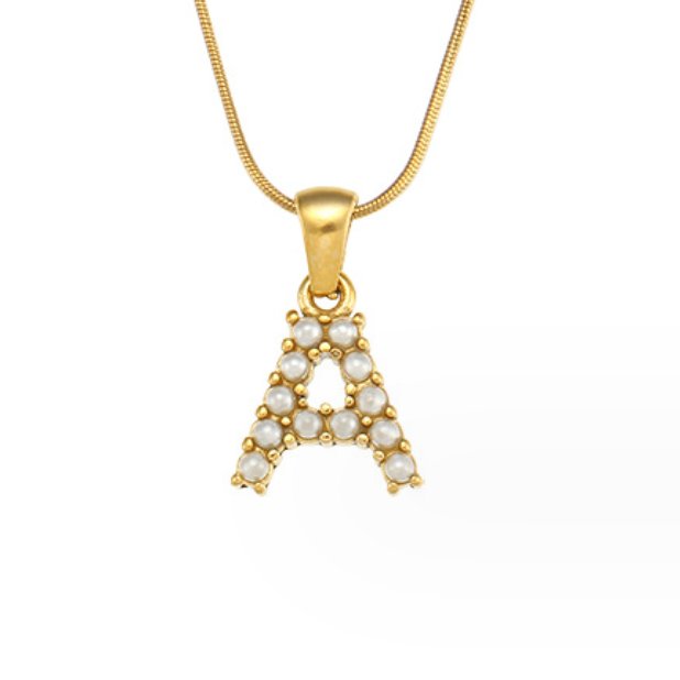 Collar con letras y perlas