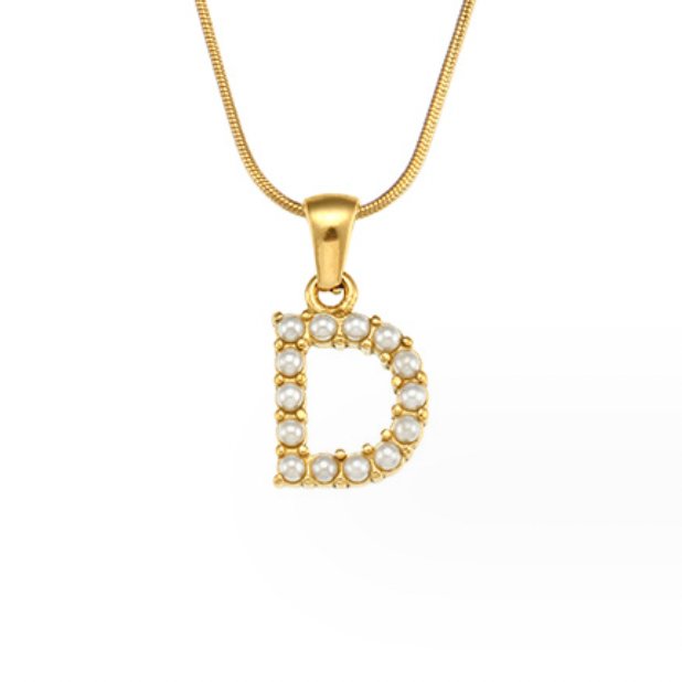 Collar con letras y perlas