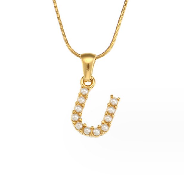 Collar con letras y perlas