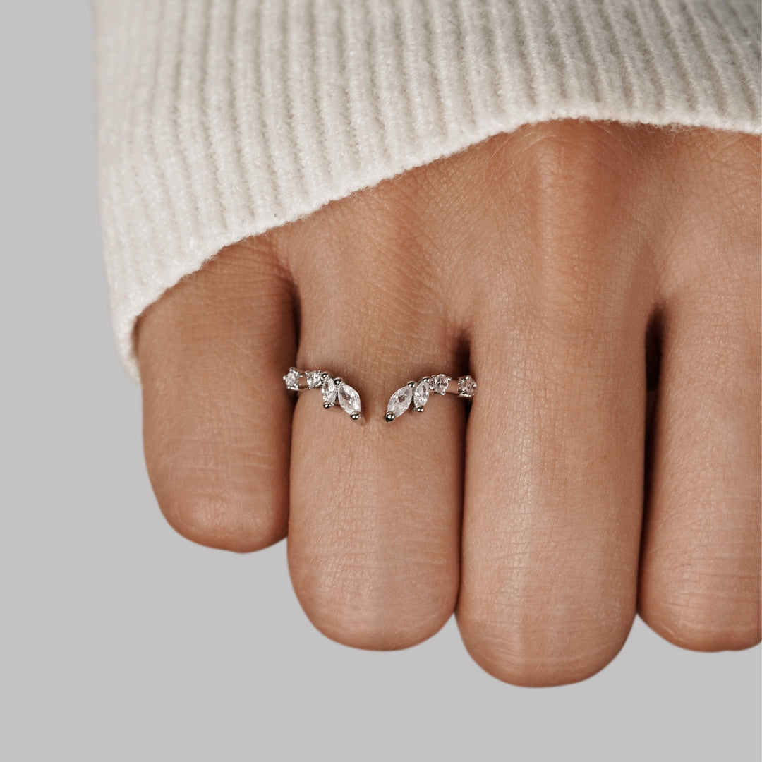 Anillo Lily cristal plateado enredadera