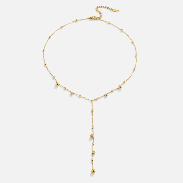 Collar con perlas doradas y borlas