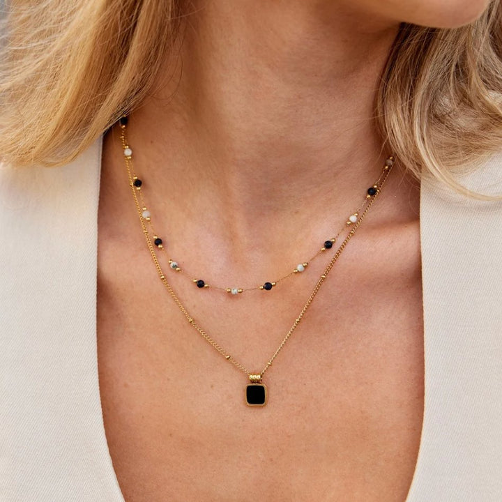 Collar Lucia Negro con colgante