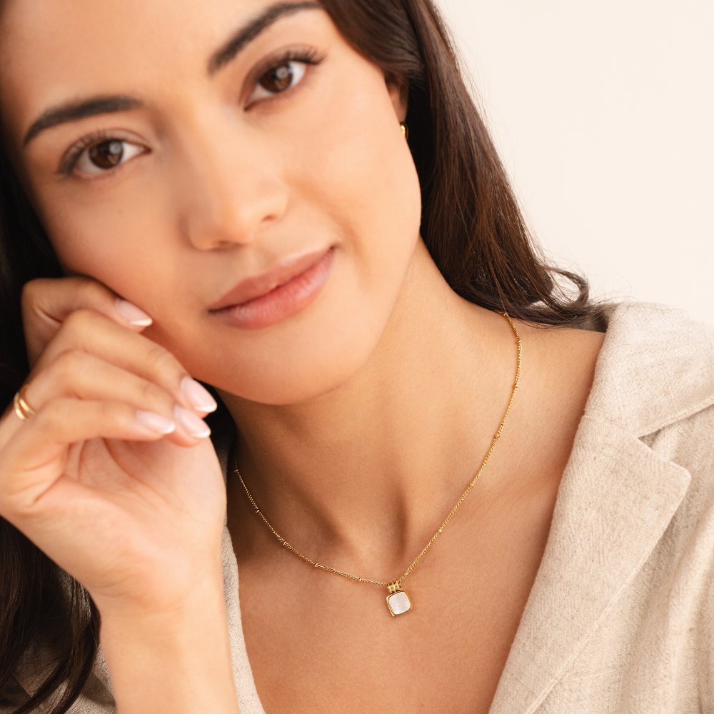 Collar Lucia con colgante de concha blanca