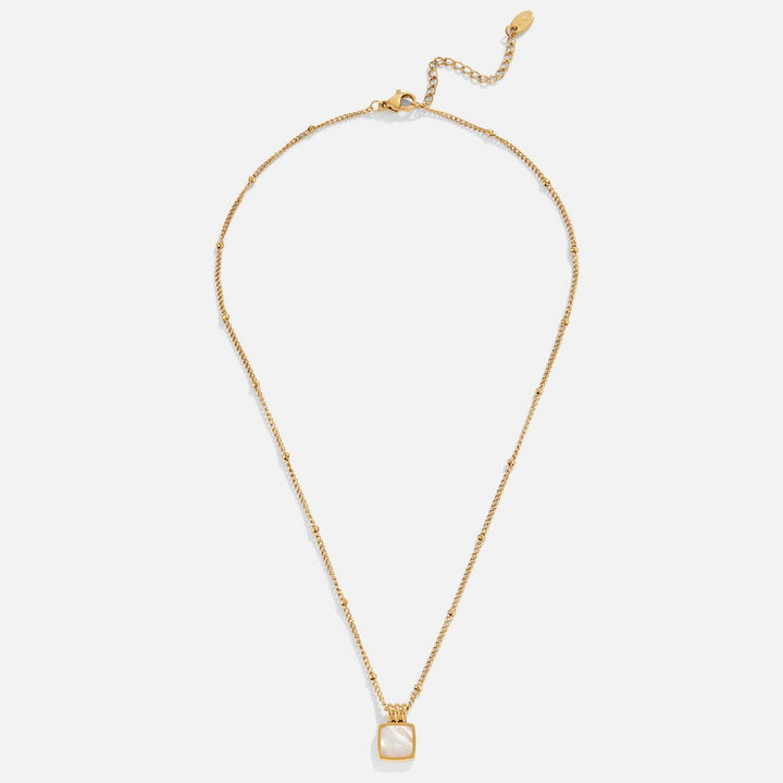Collar Lucia con colgante de concha blanca