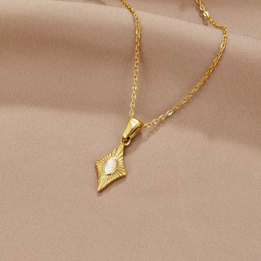 Collar dorado Luna con ópalo blanco