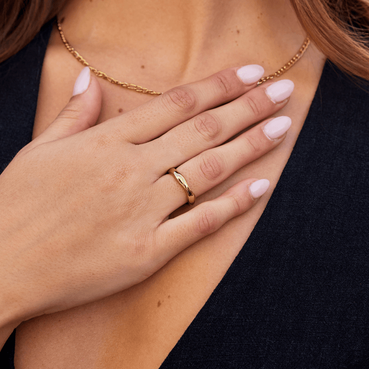 Anillo Madison ancho ondulado