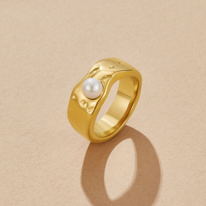 Anillo Malia ancho dorado perlas
