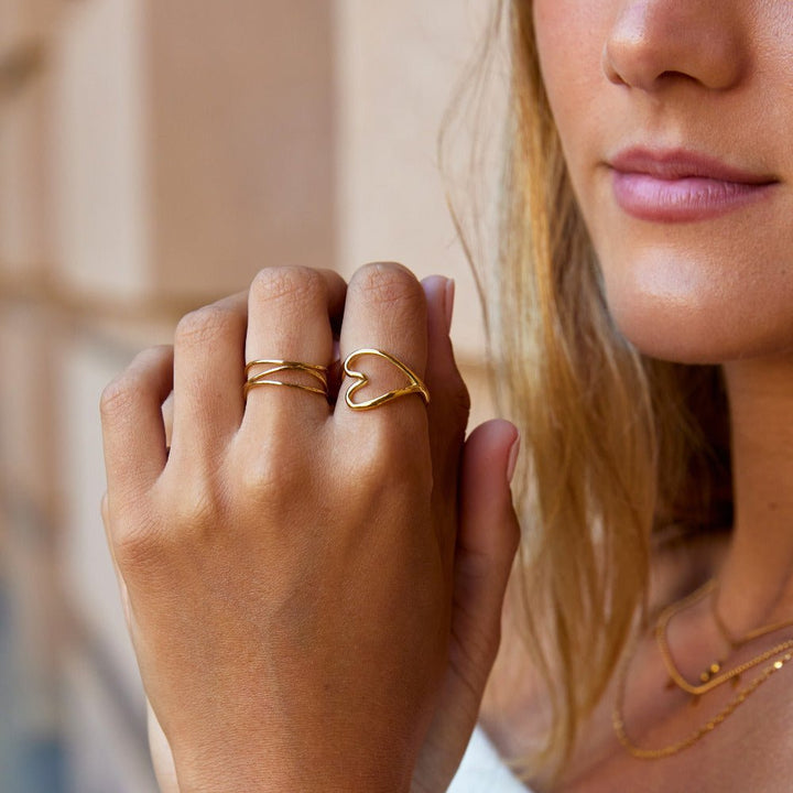 Anillo dorado corazón