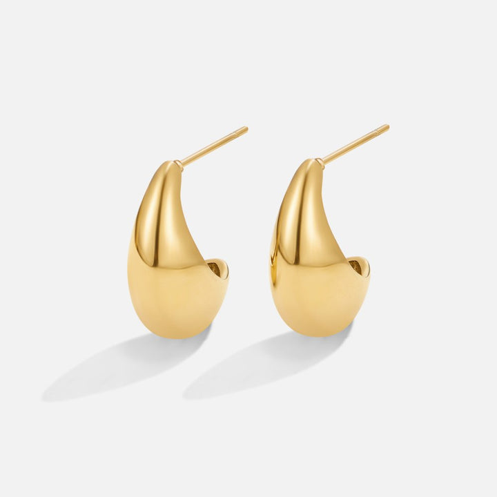 Mini pendientes dorados curvos