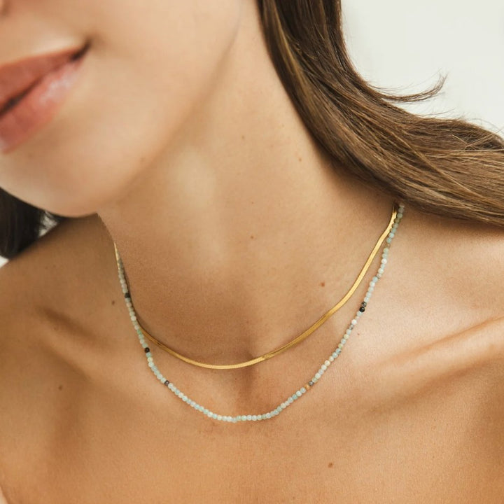 Collar multicapa Neesa de piedras y perlas
