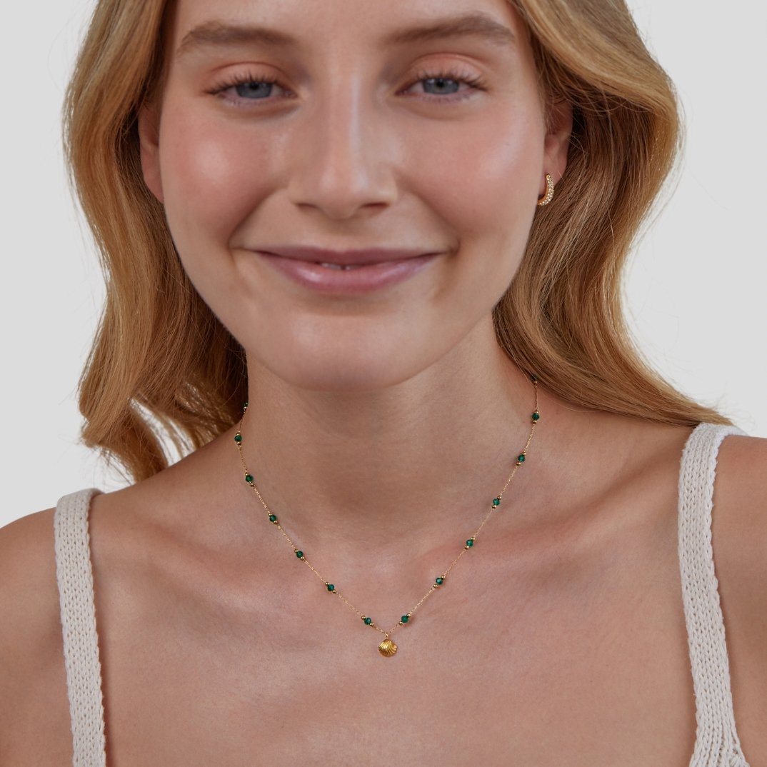 Collar dorado Nerissa con cuentas verdes