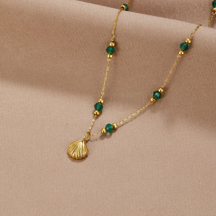 Collar dorado Nerissa con cuentas verdes