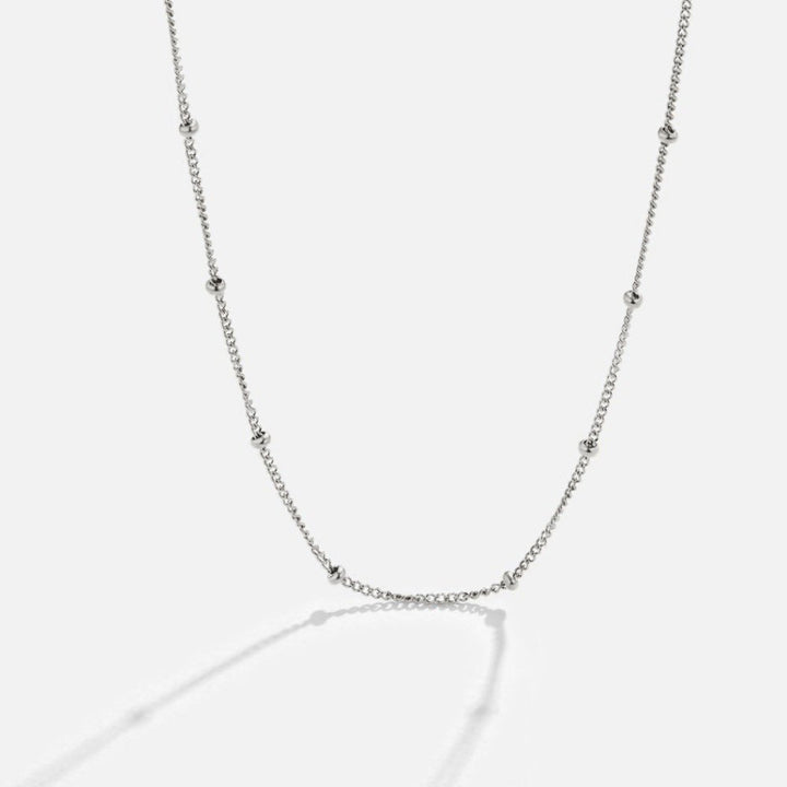 Collar plateado Niyah de cuentas