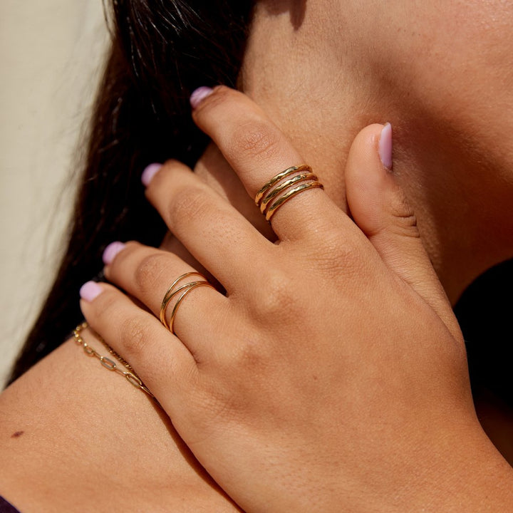 Anillo Ohio texturizado oro