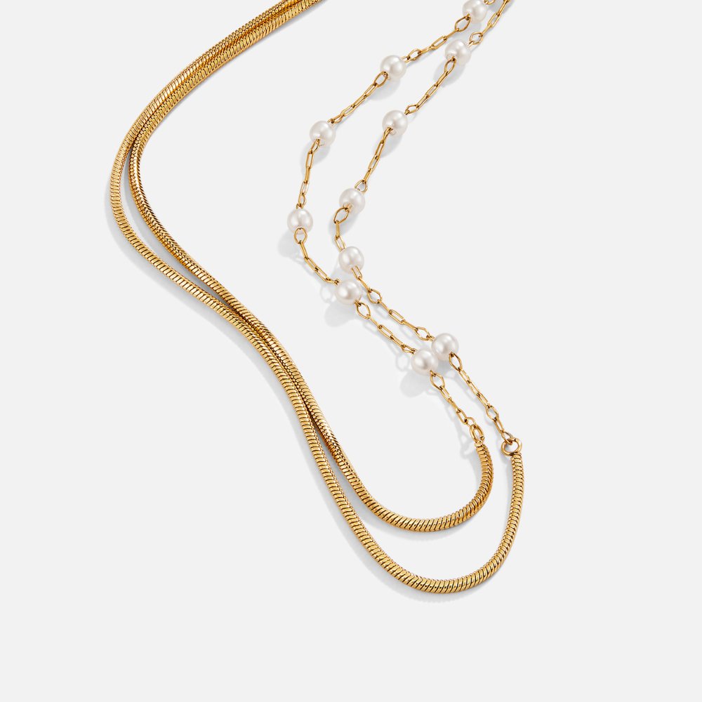 Collar de perlas y oro