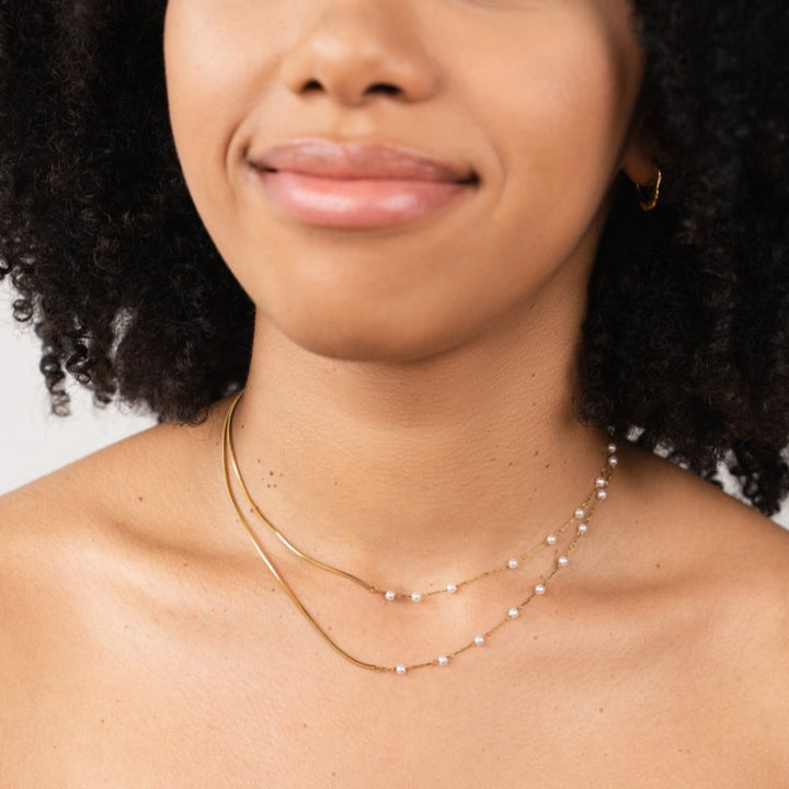 Collar de perlas y oro