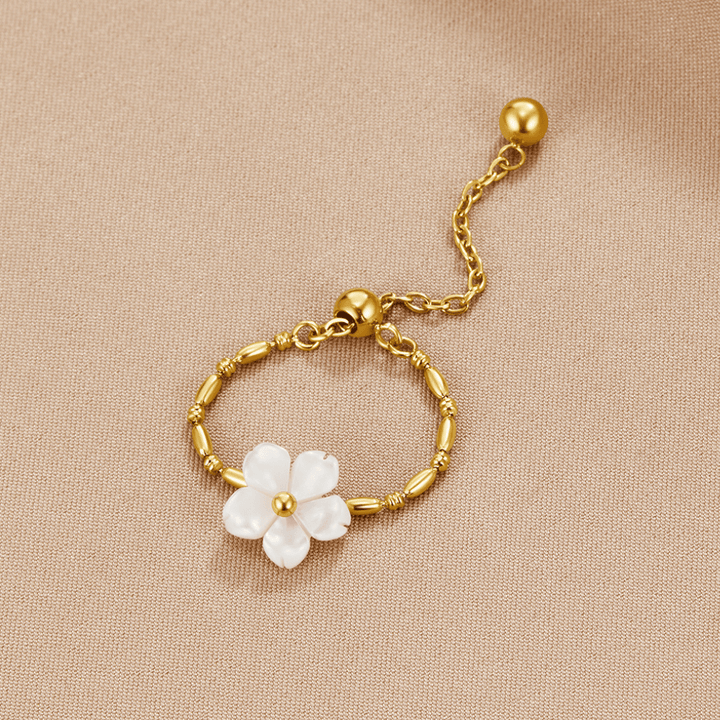 Anillo perlas blanco floral