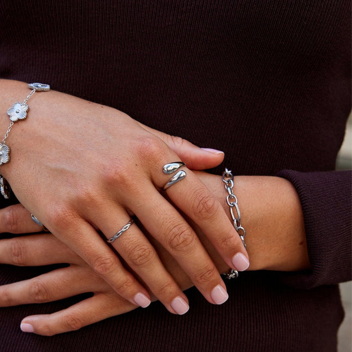 Anillo Raven plateado envolvente