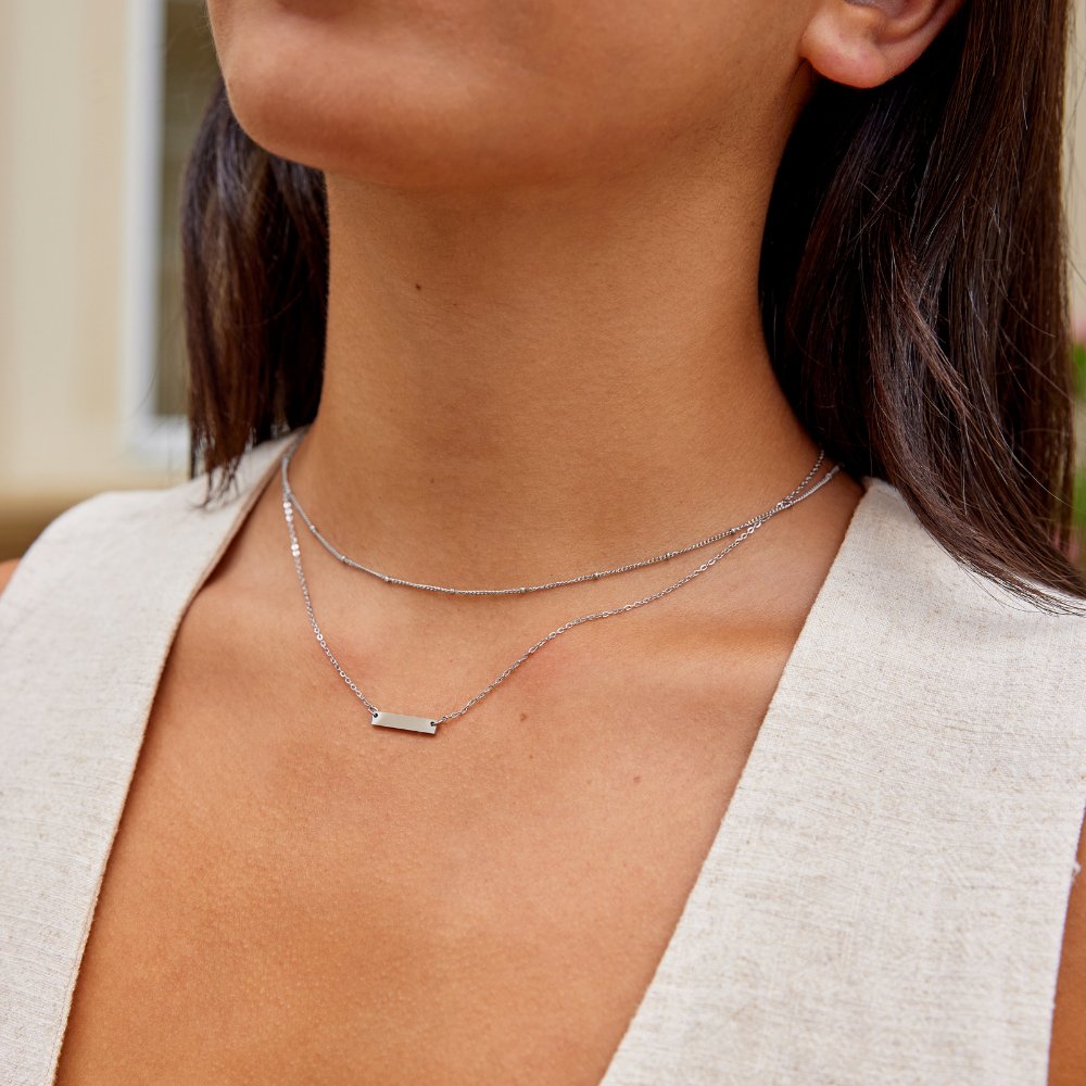 Collar plateado Rina con Barico