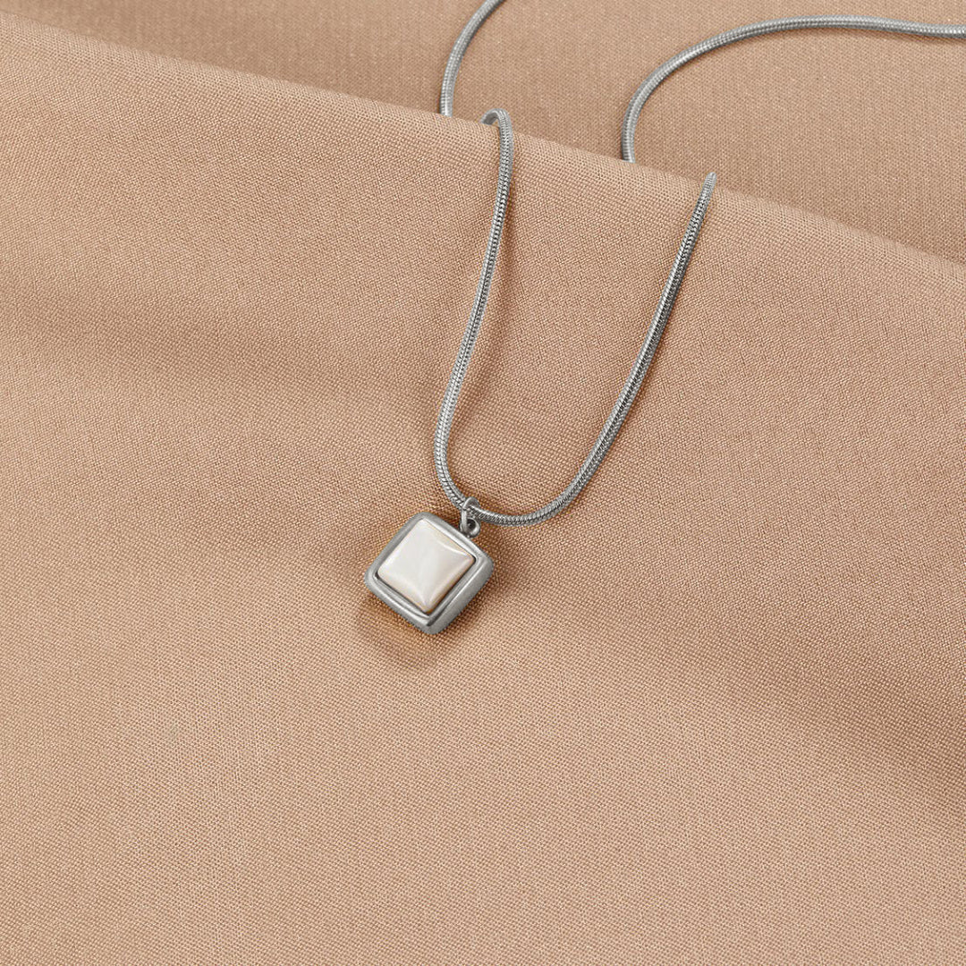 Collar Riva Moonstone con colgante