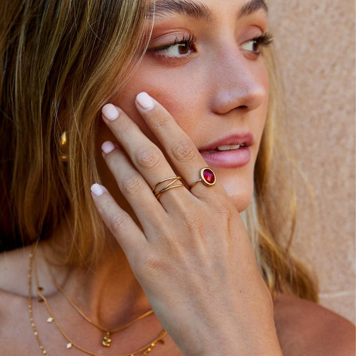 Anillo dorado rubí cristal