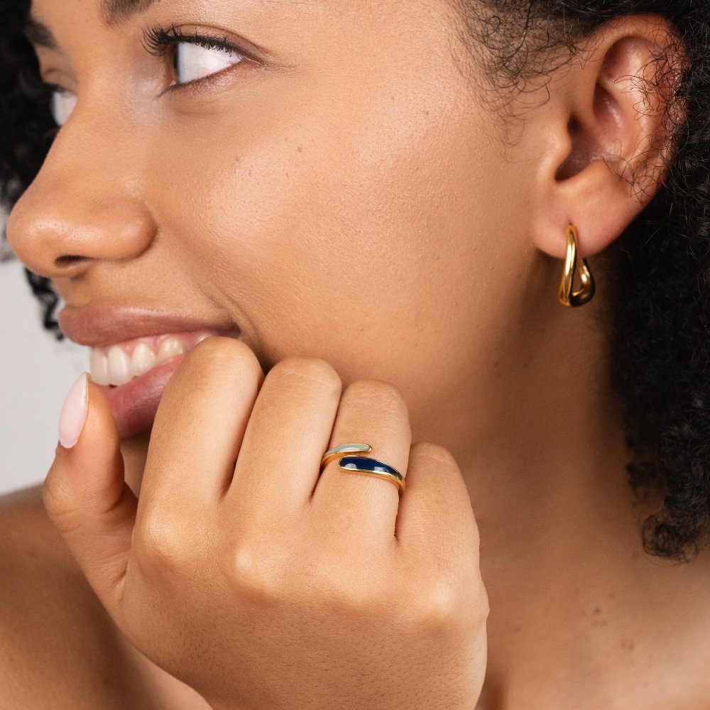 Anillo Safira azul envolvente