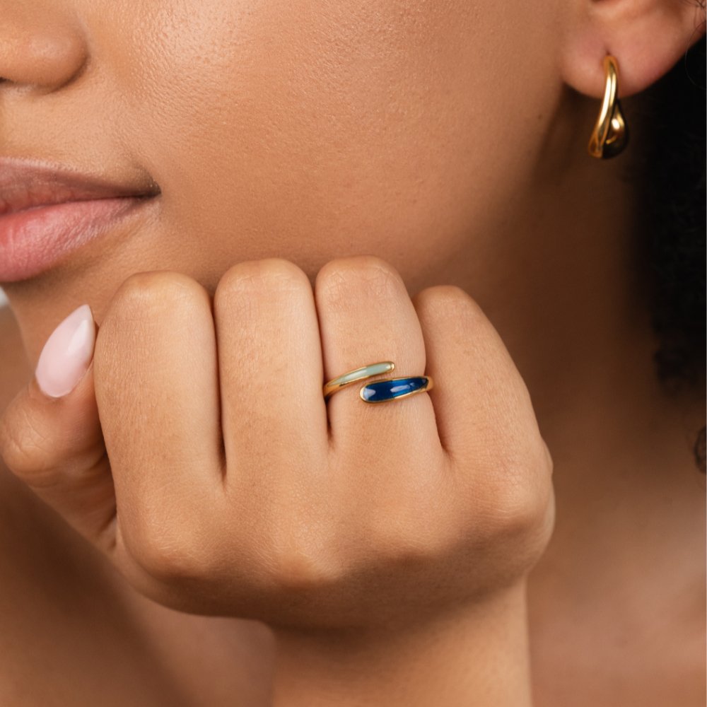 Anillo Safira azul envolvente