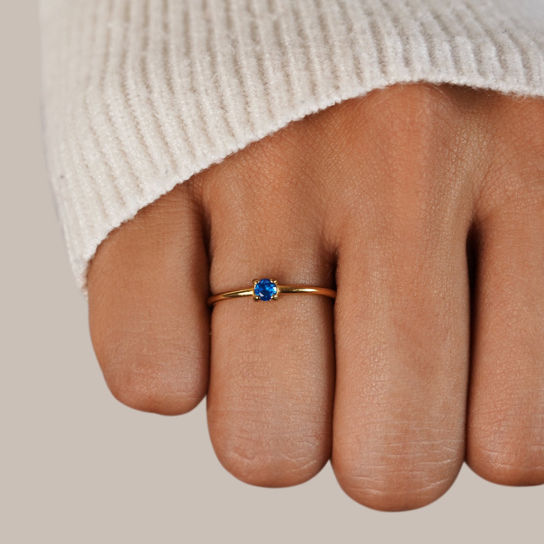 Anillo dorado piedra luna piedra 18K