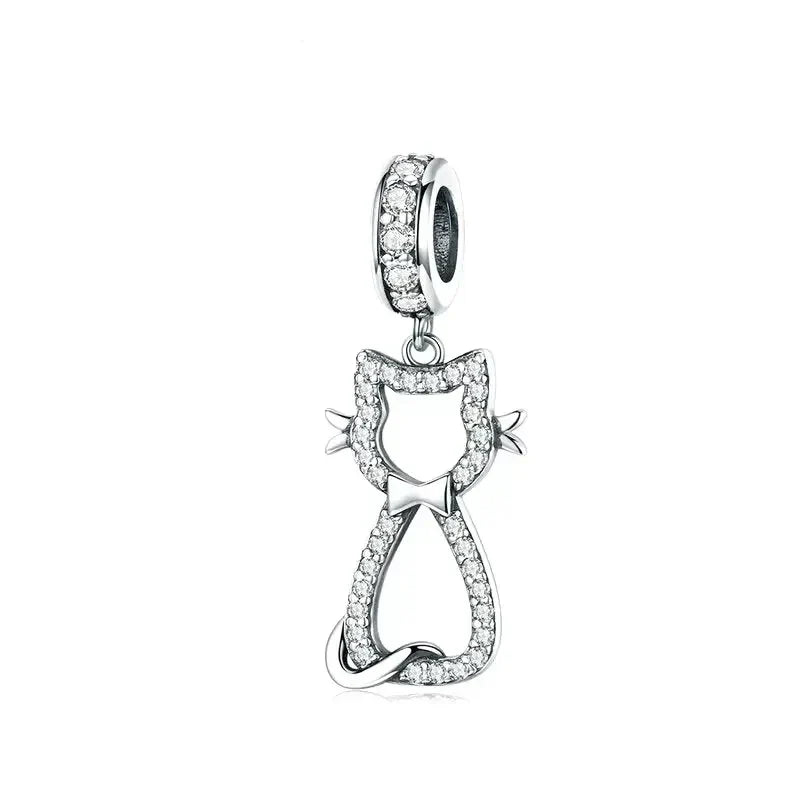 Collar de plata con gato