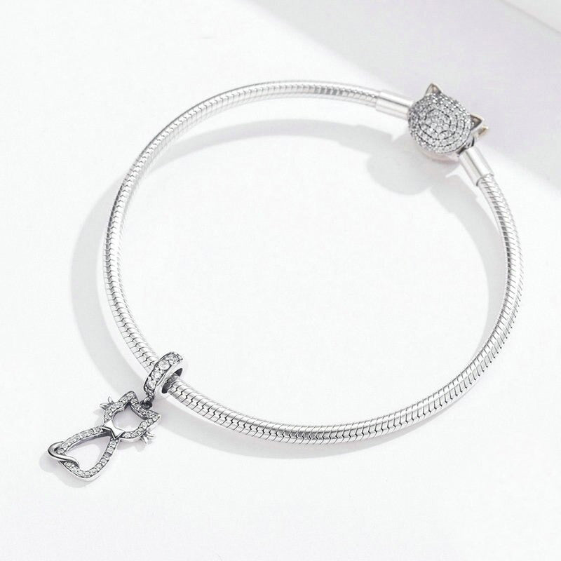 Collar de plata con gato