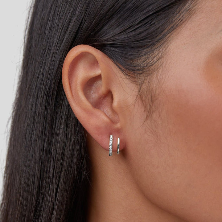 Pendientes plateados de cristal engastado con garras