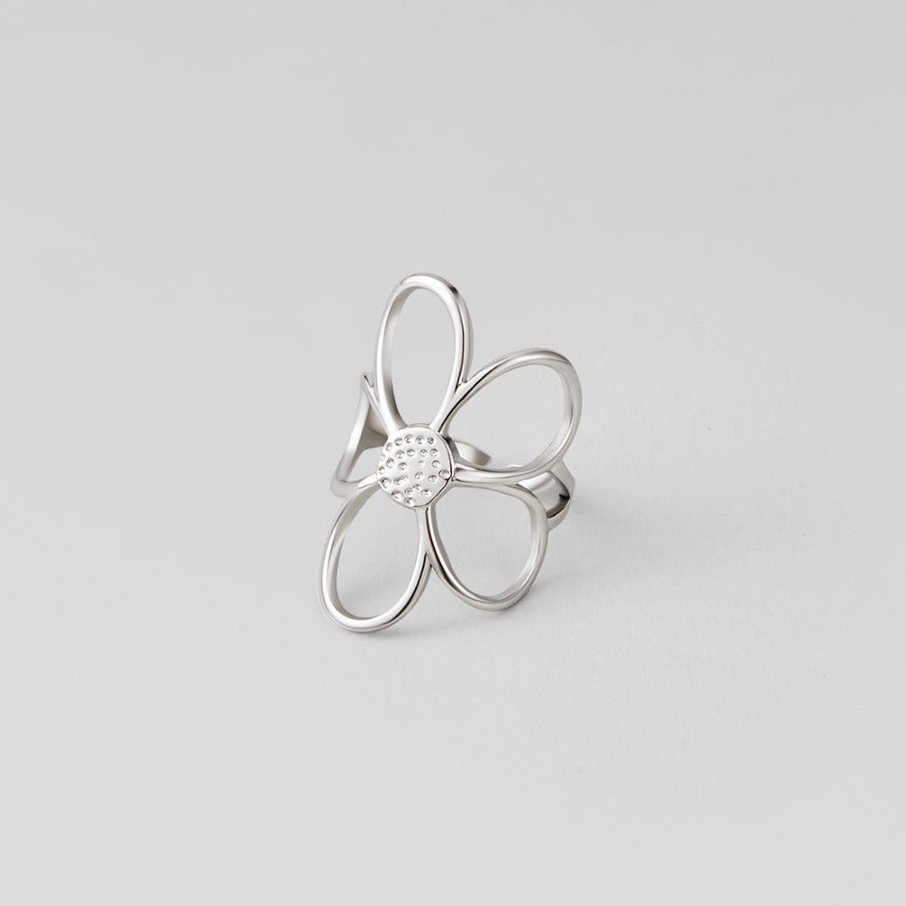 Anillo plateado floral collar