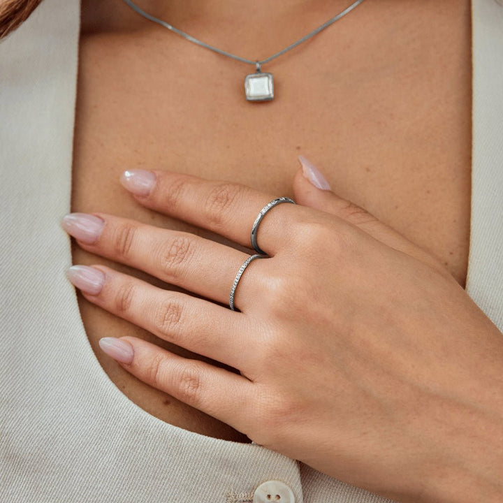 Anillo plateado eternidad cristal